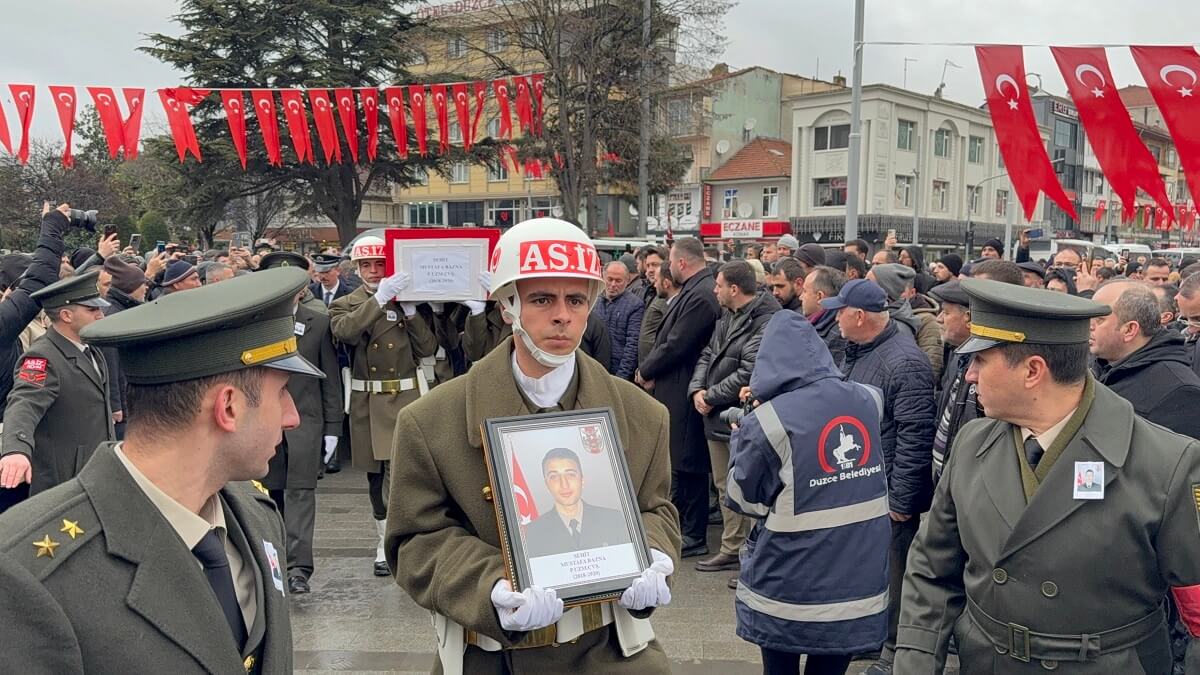 Şehit Uzman Çavuş Mustafa Bazna, son yolculuğuna uğurlandı (2)