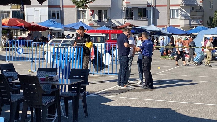 Semt pazarında köftecilik ile gözlemecilik yapan 2 esnaf arasında, aralarında daha önce bulunan husumet sebebiyle tartışma çıktı (3)