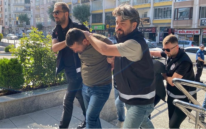 Silah ticareti yaptıkları belirlenen şüphelilere düzenlenen operasyonda, 13 şüpheli gözaltına alındı (2)