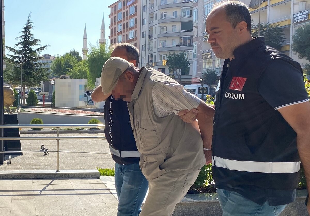 Silah ticareti yaptıkları belirlenen şüphelilere düzenlenen operasyonda, 13 şüpheli gözaltına alındı (3)