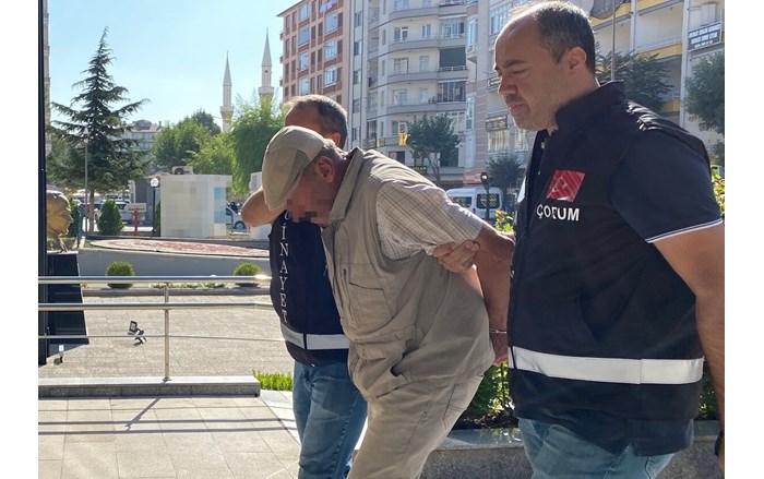 Silah ticareti yaptıkları belirlenen şüphelilere düzenlenen operasyonda, 13 şüpheli gözaltına alındı (3)