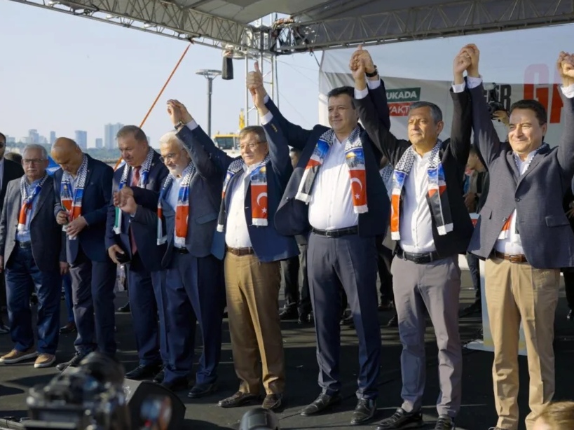 Siyasi partilerin genel başkanları mitinge destek verdi