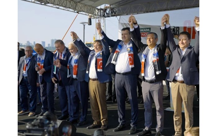 Siyasi partilerin genel başkanları mitinge destek verdi