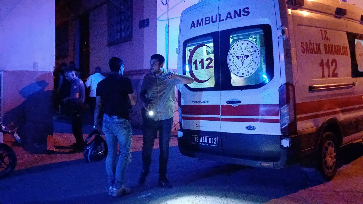 Sokak ortasında kimliği belirsiz kişi ya da kişiler tarafından pompalı tüfekle bacağından vurulan şahıs yaralandı (1)