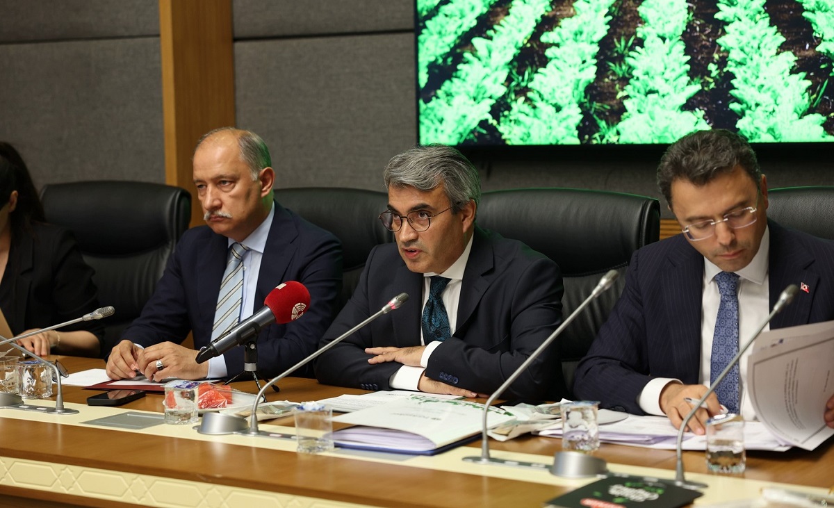 Soldan Sağa Tarım ve Orman Bakan Yardımcısı Abdulkadir Polat Türkşeker Genel Müdürü Muhuddin Şahin