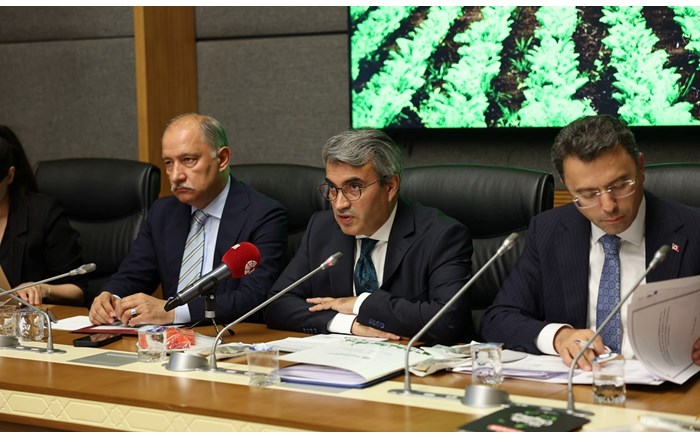 Soldan Sağa Tarım ve Orman Bakan Yardımcısı Abdulkadir Polat Türkşeker Genel Müdürü Muhuddin Şahin