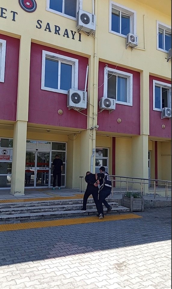 Sungurlu ilçesinde hırsızlık yapan kişi, saklandığı camide yakalandı (3)