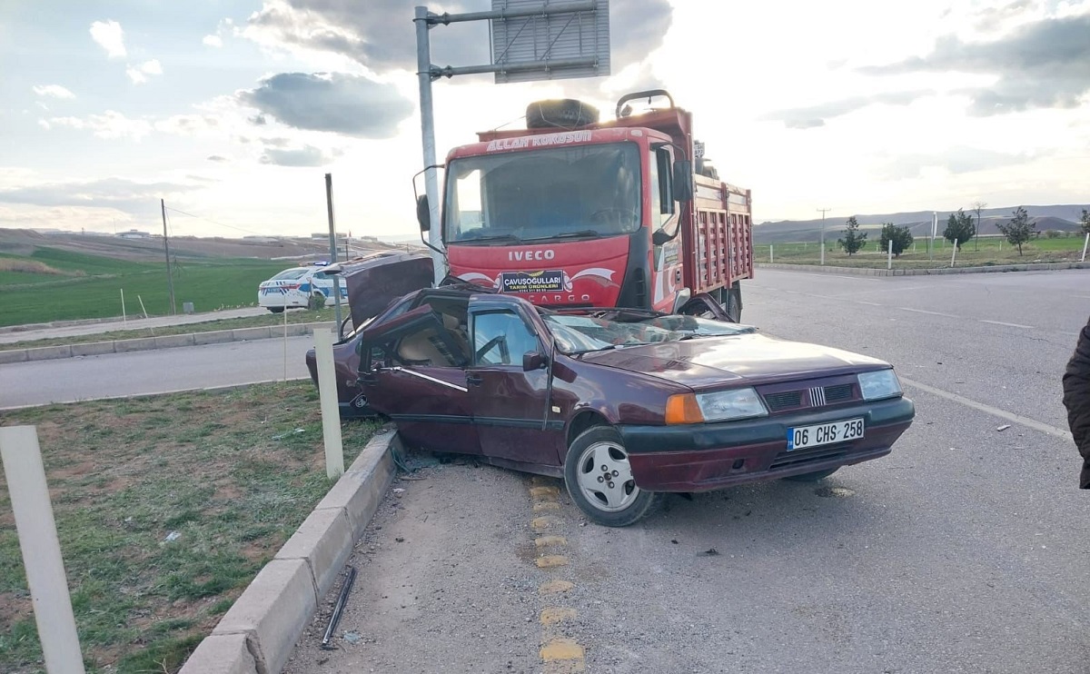 Sungurlu ilçesinde meydana gelen kazada 1'i ağır 3 kişi yaralandı (1)