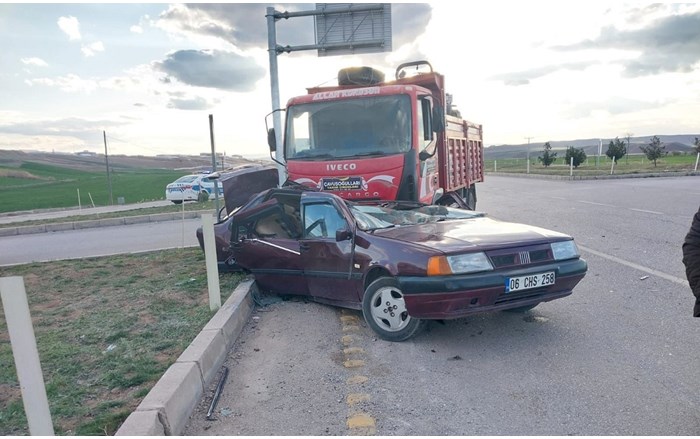 Sungurlu ilçesinde meydana gelen kazada 1'i ağır 3 kişi yaralandı (1)