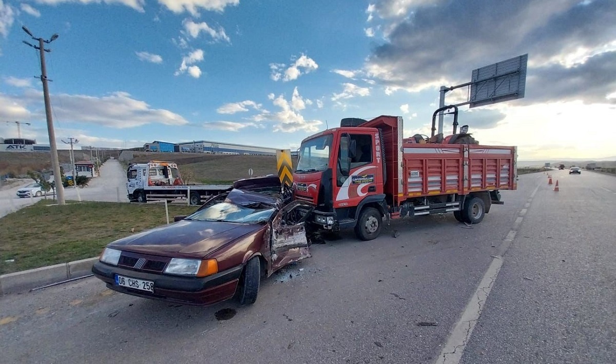 Sungurlu ilçesinde meydana gelen kazada 1'i ağır 3 kişi yaralandı (2)