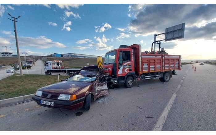 Sungurlu ilçesinde meydana gelen kazada 1'i ağır 3 kişi yaralandı (2)