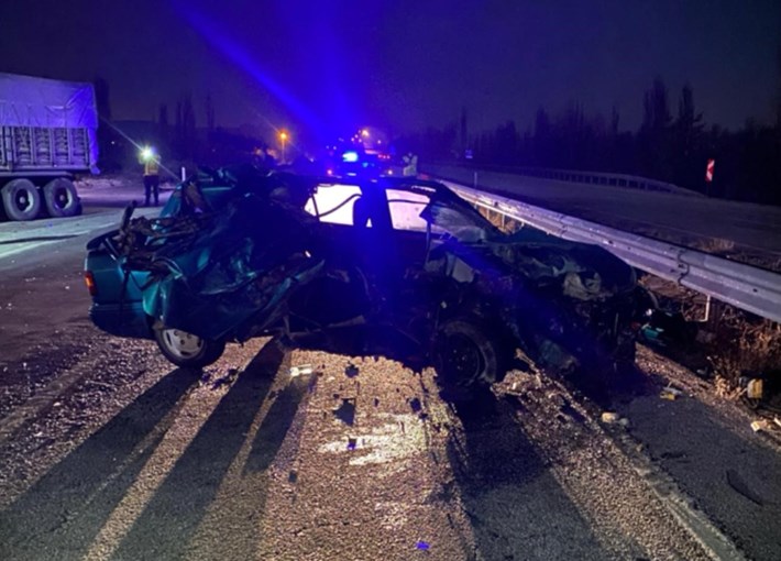 Sungurlu ilçesinde TIR ile çarpışan otomobilin sürücüsü yaralandı (2)