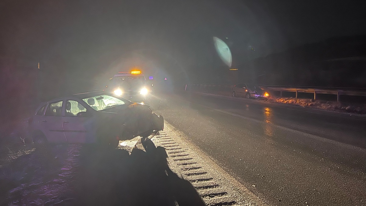 Sungurlu'da 2 otomobil çarpıştı