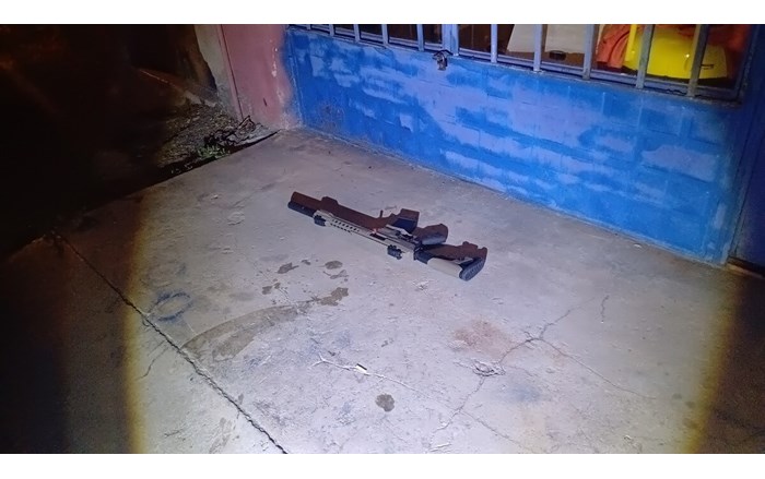 Şüphelilerin bulunduğu araçta ruhsatsız tüfek ve fişek ele geçirildi (1)