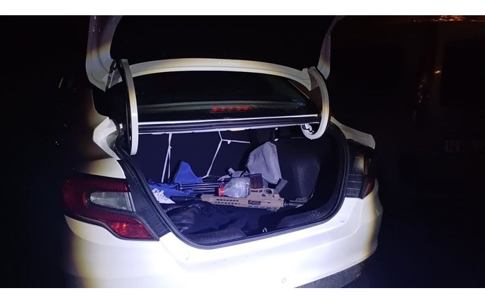 Şüphelilerin bulunduğu araçta ruhsatsız tüfek ve fişek ele geçirildi (3)