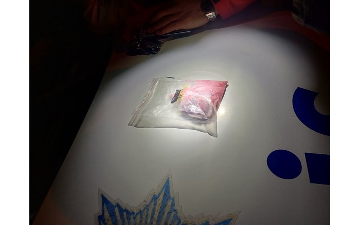 Şüphelilerin üzerinde yapılan aramada yasaklı madde ele geçirildi