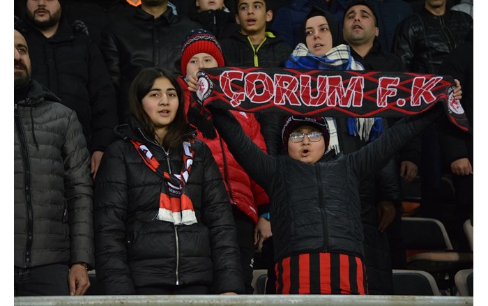 Taraftarlar, takımlarını yalnız bırakmadı (1)