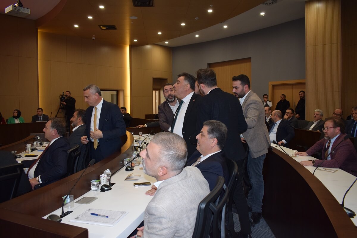 Tartışmalara AK Partili Mustafa Gökgez de katıldı (2)