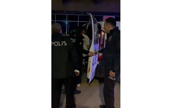 Tekel bayisinde bir kişiyi darp ettikten sonra polis ekiplerine mukavemette bulunmaktan gözaltına alınan 4 şüpheliden 3’ü tutuklandı (2)