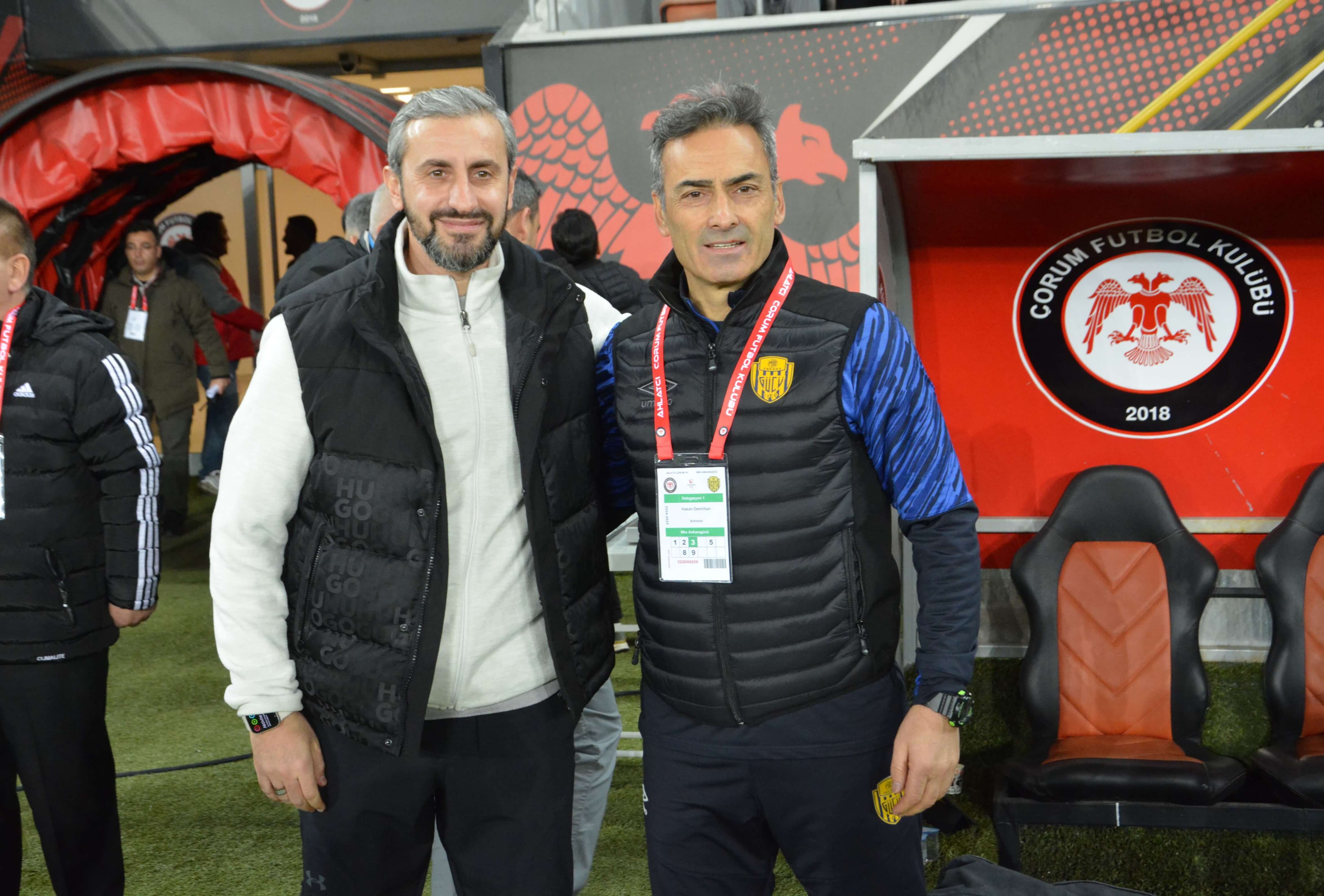 Teknik direktörler birlikte poz verdi