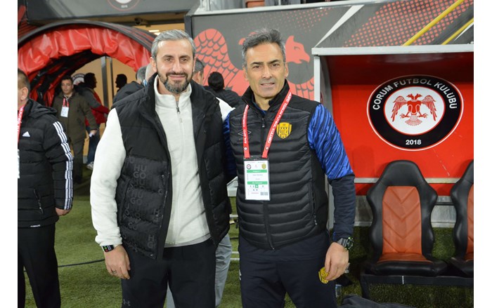 Teknik direktörler birlikte poz verdi