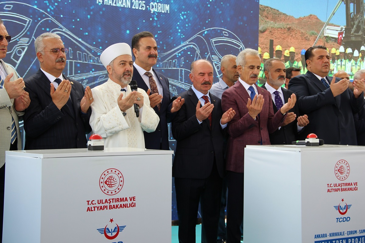 Temel atma töreni Ulaştırma ve Altyapı Bakanı Abdulkadir Uraloğlu'nun katılımı ile gerçekleştirildi (1)