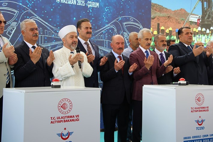 Temel atma töreni Ulaştırma ve Altyapı Bakanı Abdulkadir Uraloğlu'nun katılımı ile gerçekleştirildi (1)