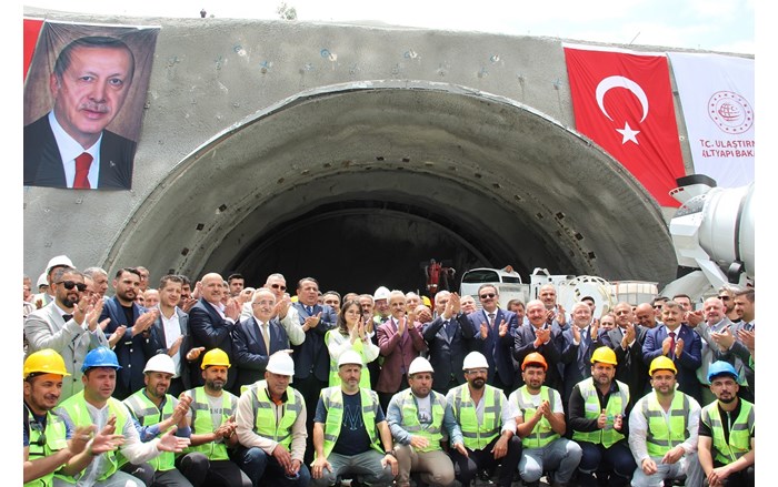 Temel atma töreni Ulaştırma ve Altyapı Bakanı Abdulkadir Uraloğlu'nun katılımı ile gerçekleştirildi (2)