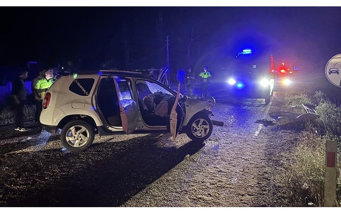 Traktör römorkuna çarpan jeep hurdaya döndü 6 yaralı (2)