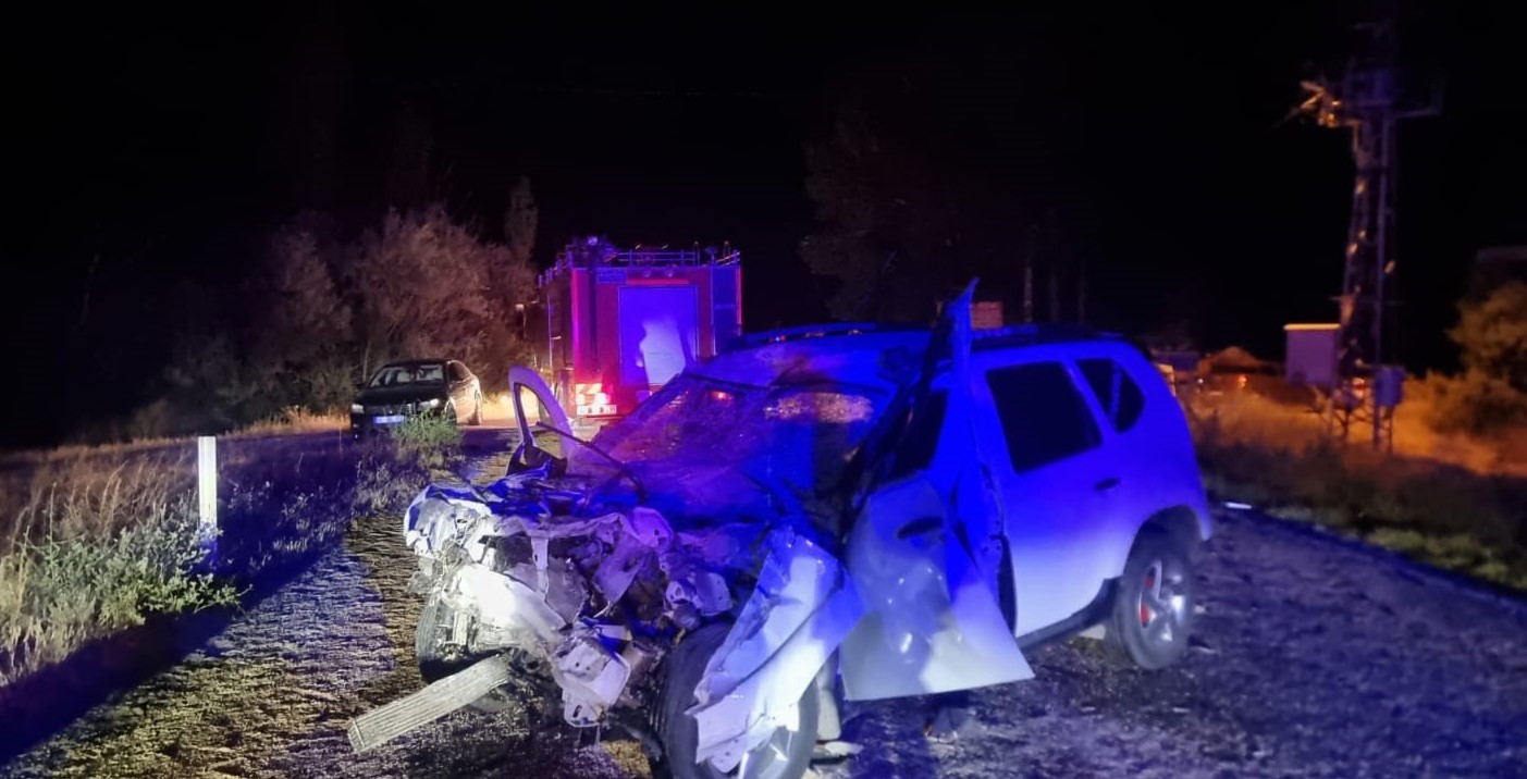 Traktör römorkuna çarpan jeep hurdaya döndü 6 yaralı (3)