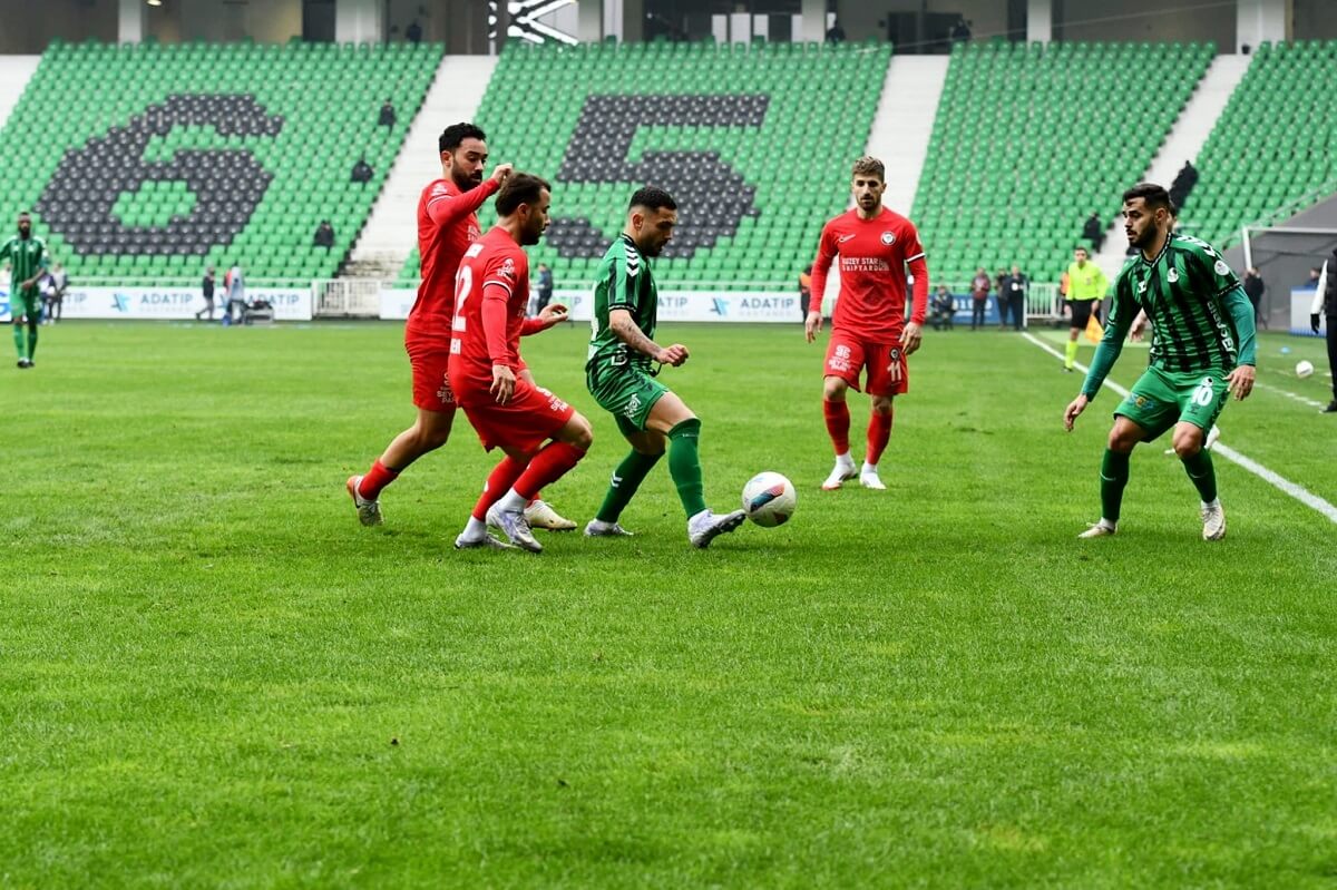 Trendyol 1. Lig'in 23. haftasında Sakaryaspor, sahasında karşılaştığı Çorum FK’yı 2 1 mağlup etti (2)