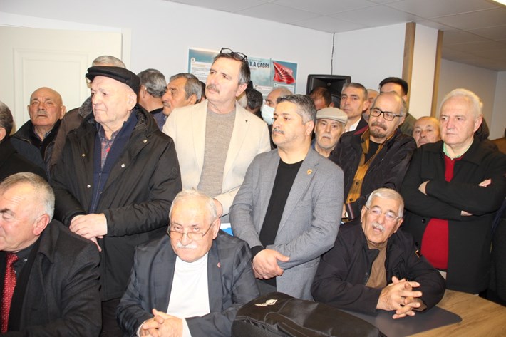 Ünlü siyasetçi Cemal Enginyurt, Çorum CHP İl Başkanlığında basın toplantısı yaptı (3)