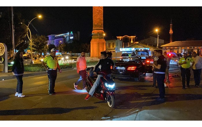 Uygulamada, trafik kurallarını ihlal eden 103 araca toplam 616 bin 675 TL idari para cezası kesildi (2)