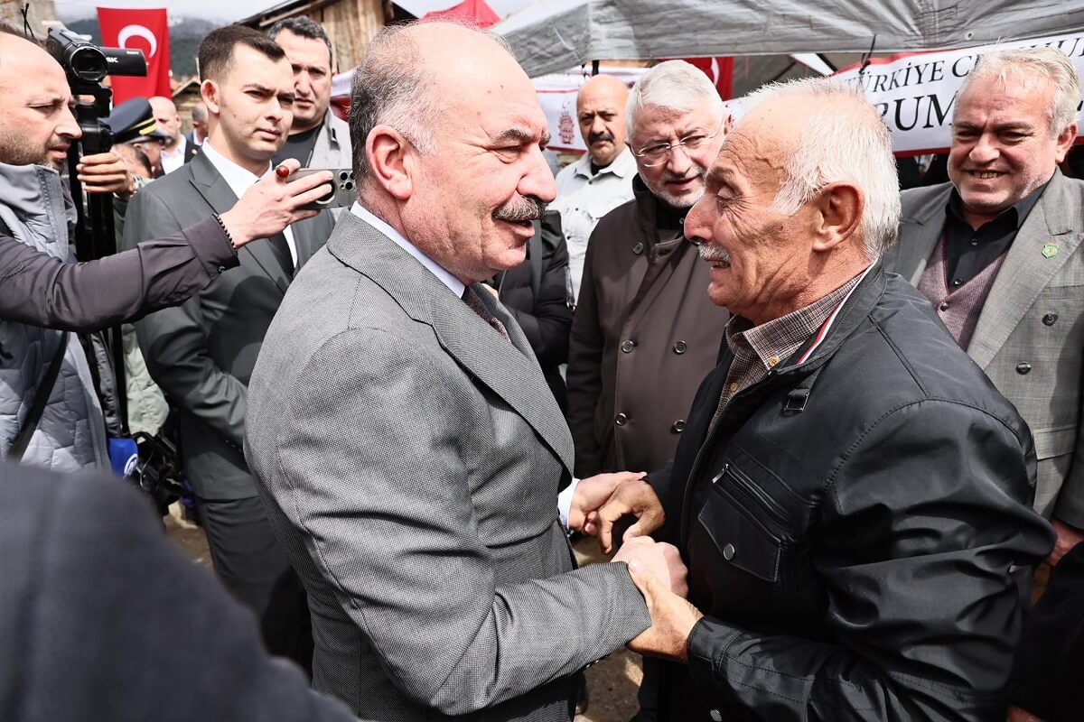 Vali Ali Çalgan, şehidin babasının acısına ortak oldu