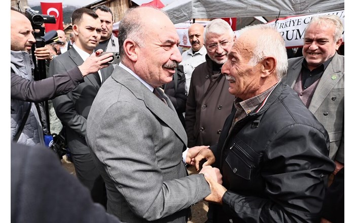 Vali Ali Çalgan, şehidin babasının acısına ortak oldu