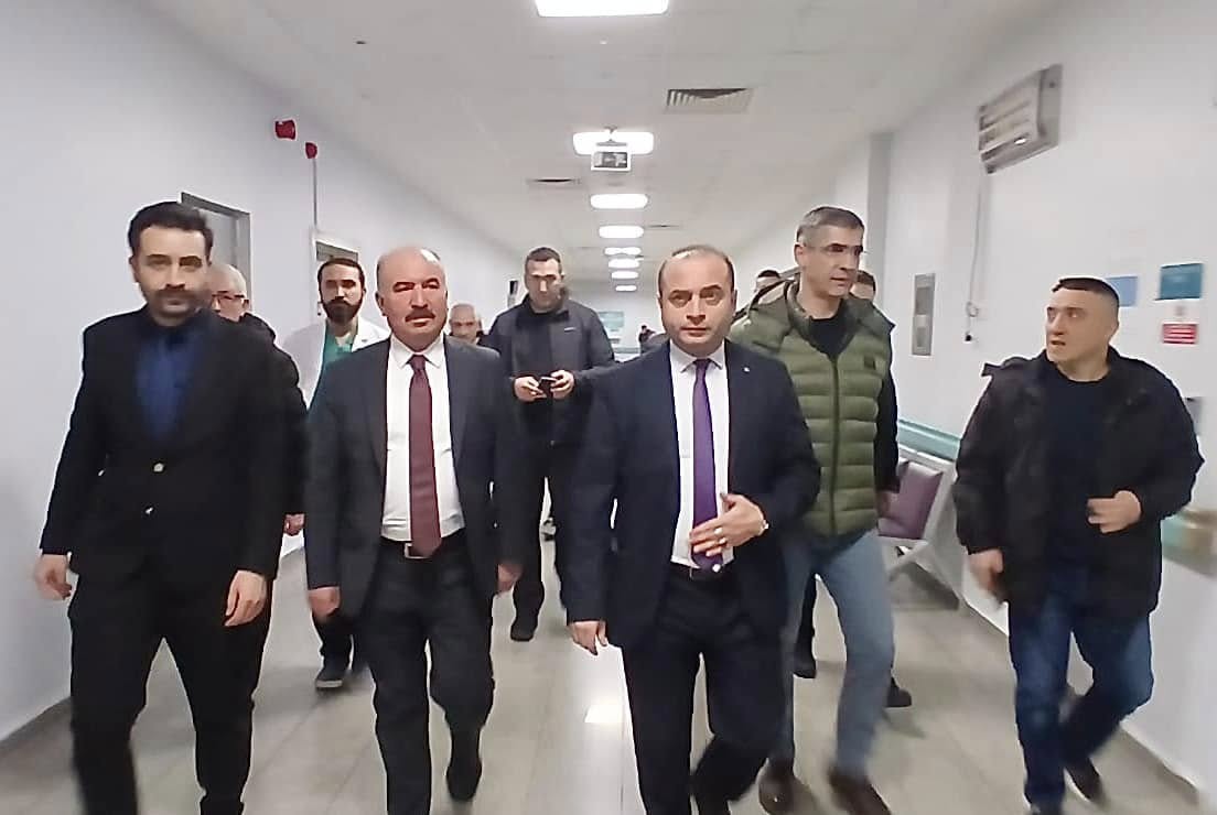 Vali Ali Çalgan ve beraberindekiler, hastanede tedavi gören yaralılarla görüştü