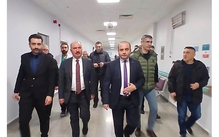 Vali Ali Çalgan ve beraberindekiler, hastanede tedavi gören yaralılarla görüştü