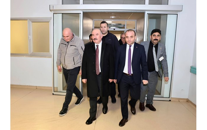 Vali Ali Çalgan ve beraberindekiler, kazada yaralanan polis memurunu ziyaret etti