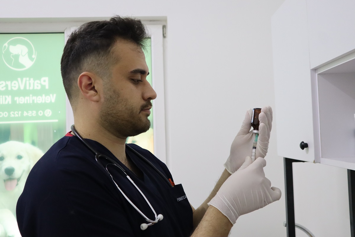 Veteriner Hekim Ferhat Can Karataş, iç ve dış parazit uygulamalarının hayati önem taşıdığını söyledi (1)