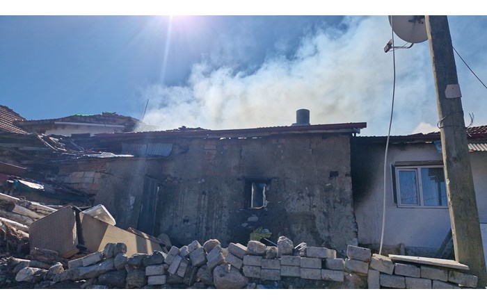 Yangın, Çorum’un Alaca ilçesi Killik köyünde meydana geldi (3)