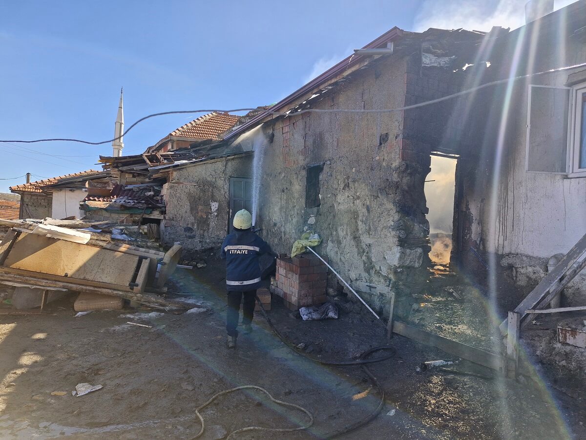 Yangında büyük çaplı maddi hasar oluştu (2)