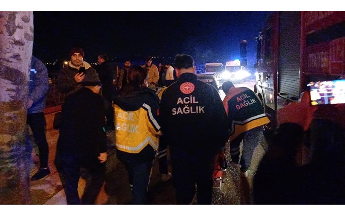 Yangında dumandan etkilenen 6 kişi hastaneye kaldırıldı