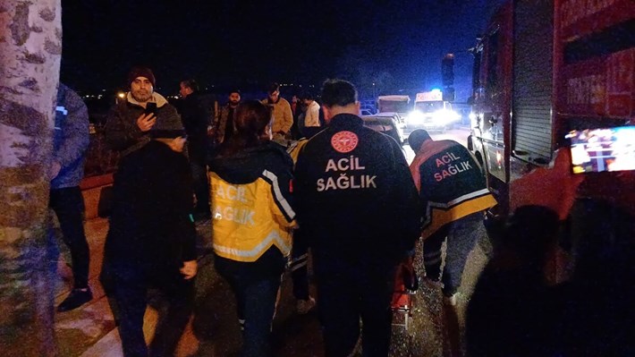 Yangında dumandan etkilenen 6 kişi hastaneye kaldırıldı