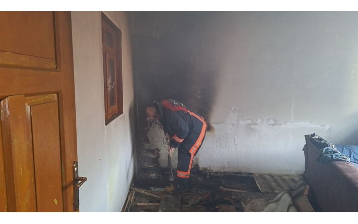 Yangında evde bulunan birçok eşya kullanılmaz hale geldi