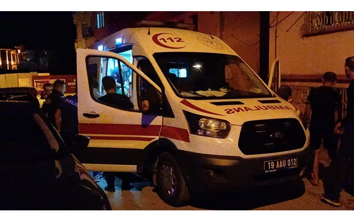 Yaralı şahıs, sağlık ekiplerinin ilk müdahalesinin ardından hastaneye kaldırıldı