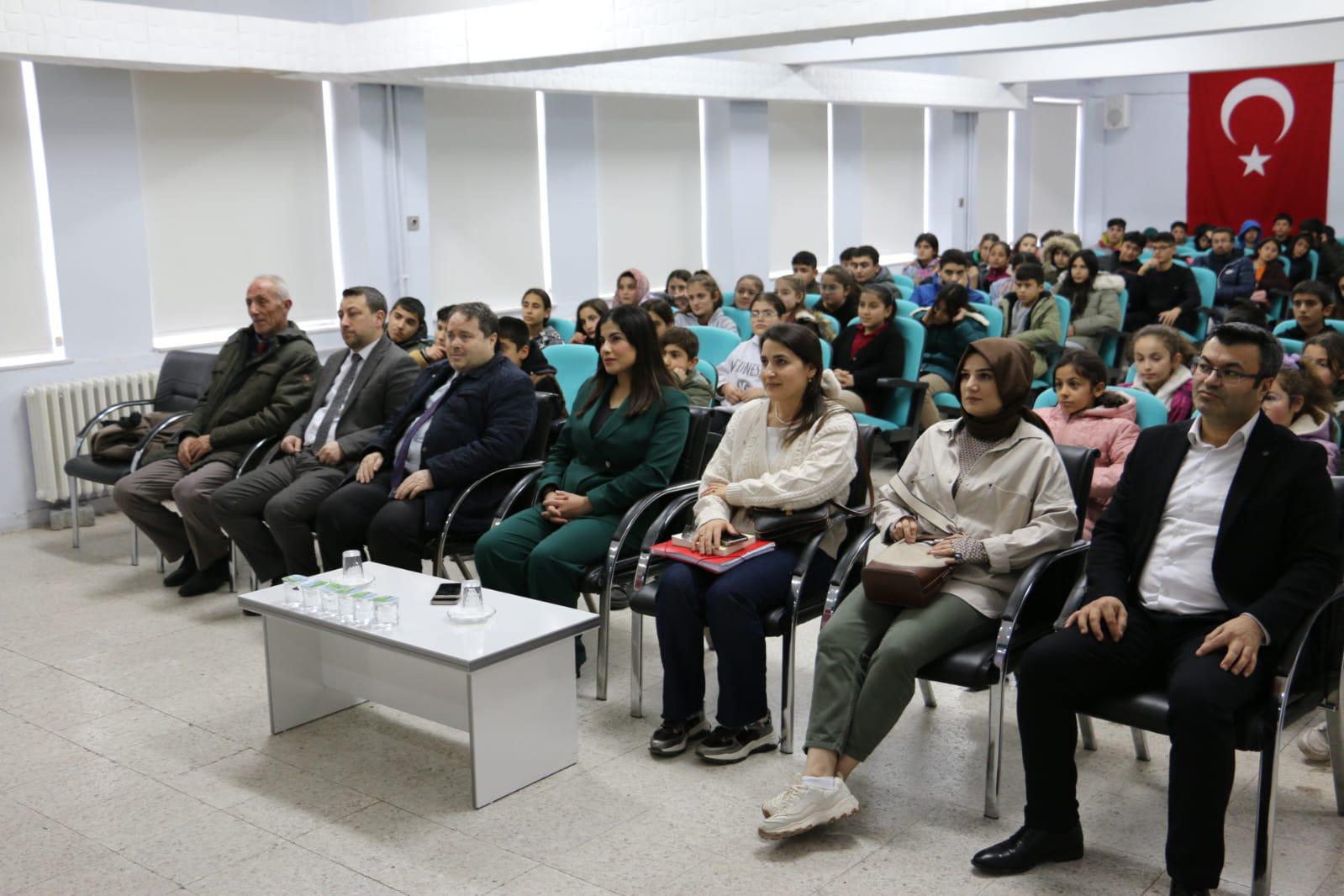 Yaramaz Tavşan Avcı'ya Karşı adlı oyun Boğazkale'de sahnelendi (3)