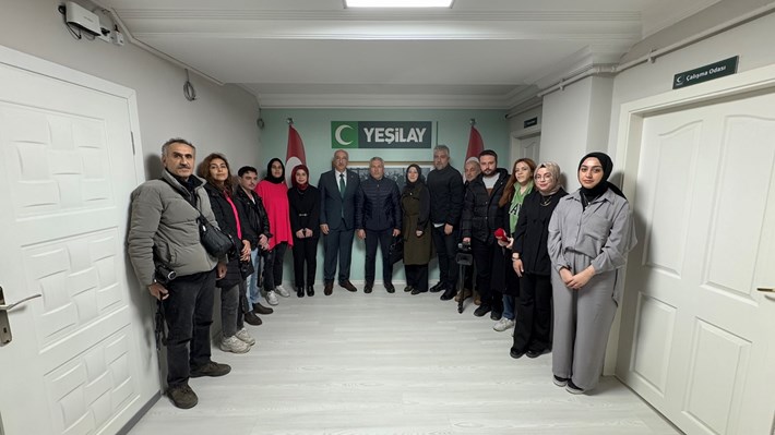 Yeşilay yöneticileri, basın mensupları ile birlikte