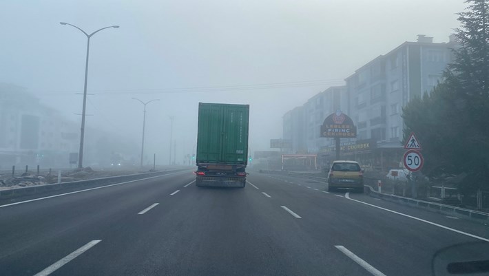 Yetkililer, sürücüleri sise karşı dikkatli olmaları konusunda uyardı