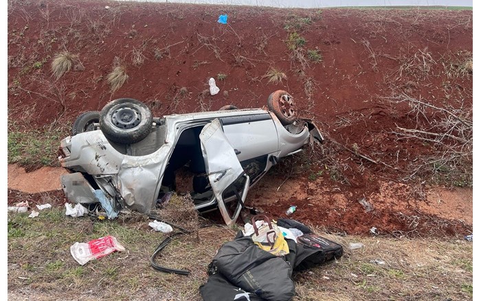 Yoldan çılan otomobilin takla atması neticesinde 3’ü ağır 4 kişi yaralandı (4)