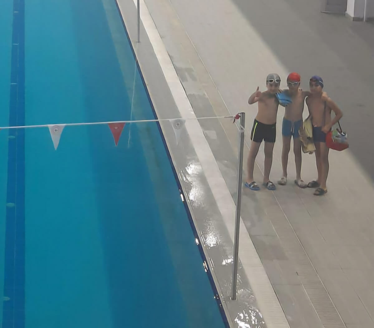 yüzme yarışında 10 farklı kentten gelen minik yüzücüler ter döktü